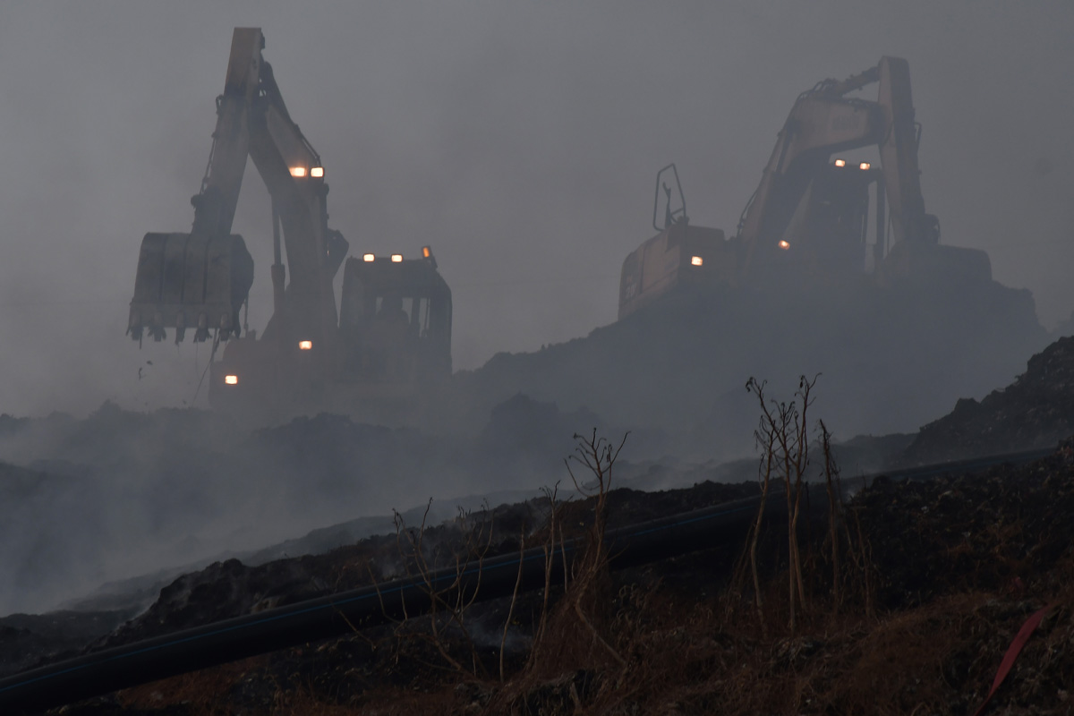 Kepala BPBD mengatakan kebakaran TPST Bantargebang berhasil dipadamkan pada Minggu (29/10) malam.