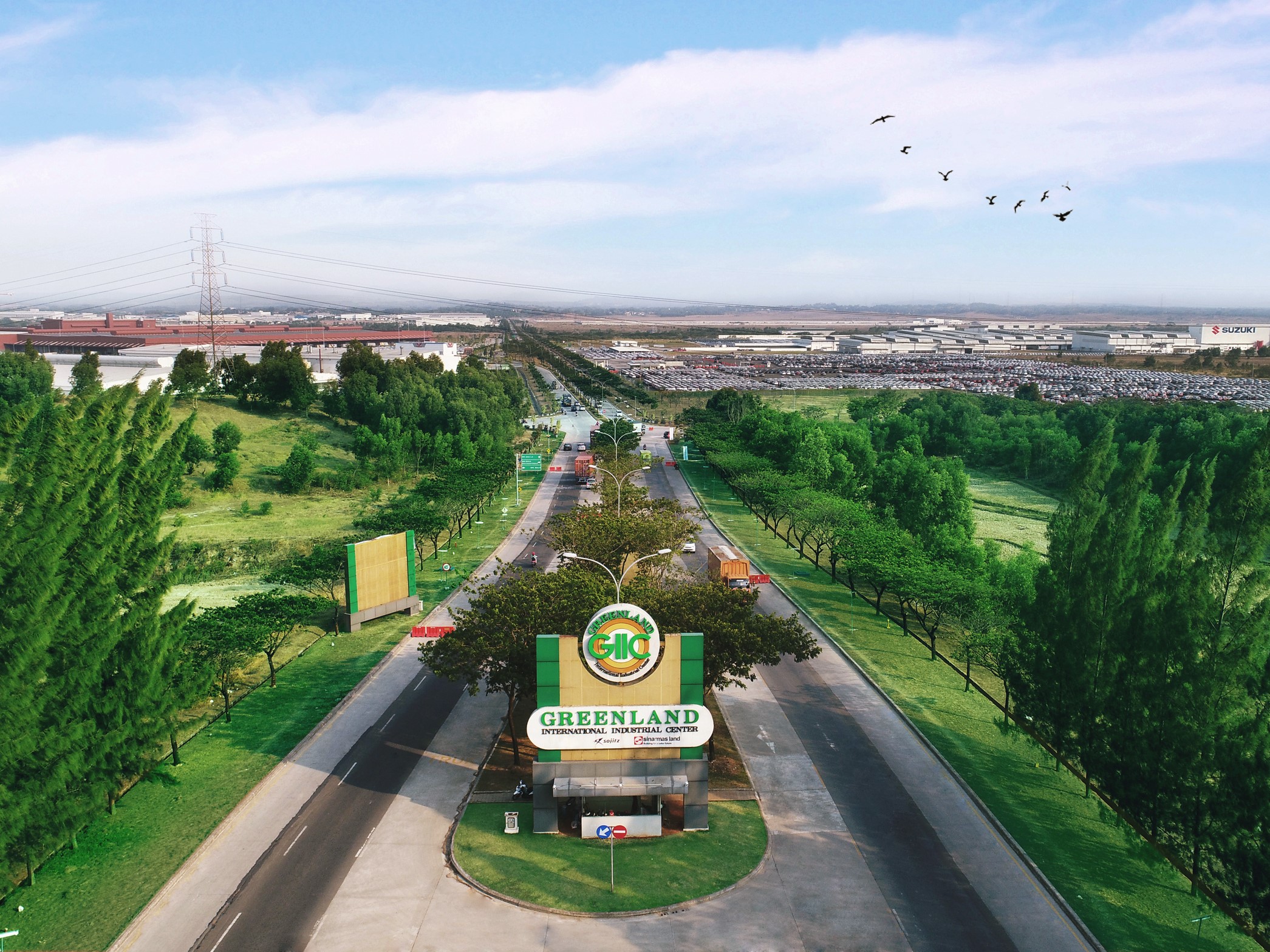 Kota Deltamas dibangun dengan standar low pollution industrial karena semua tenant diwajibkan mengontrol polusi udara dan suara.