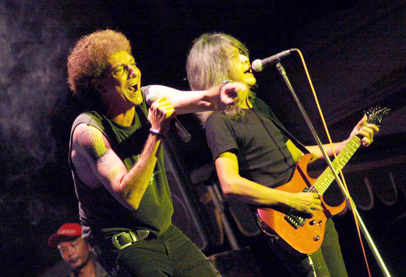 Penampilaan God Bless di Surabaya, beberapa tahun lalu.