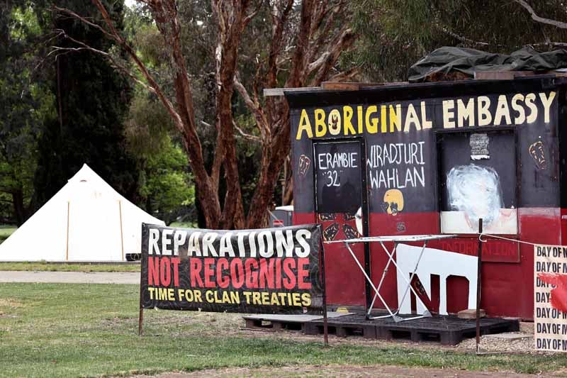 Para pemimpin Aborigin Australia mengakhiri masa hening mereka atas kegagalan referendum hak-hak pribumi.