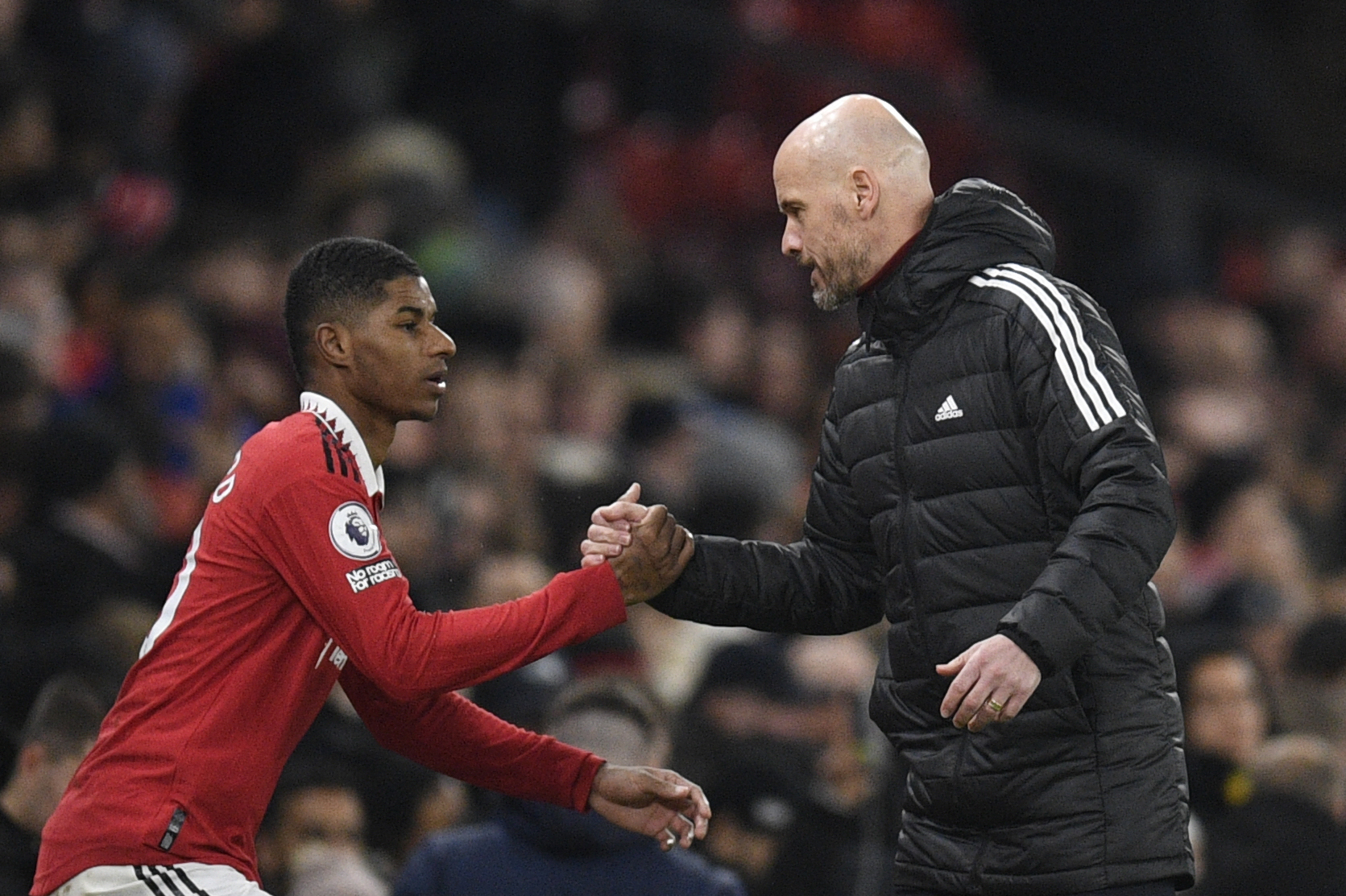 Marcus Rashford (kiri) dan pelatih Erik Ten Hag.