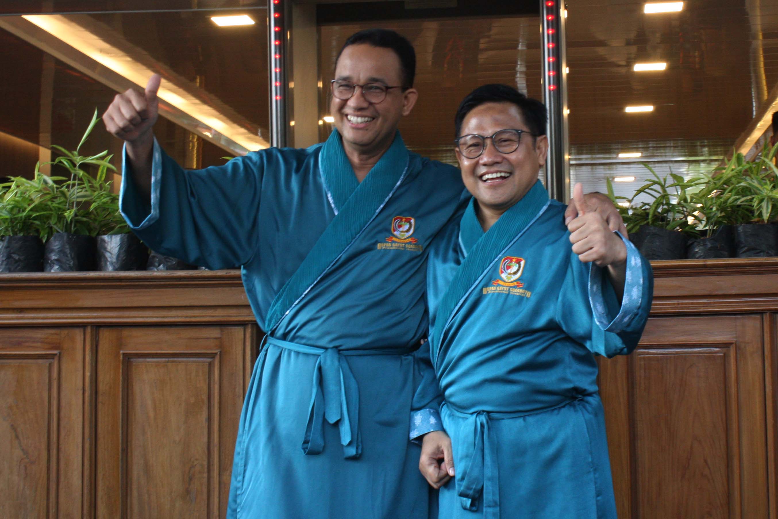 Capres dan Cawapres Anies Baswedan dan Muhaimin Iskandar saat akan menjalani pemeriksaan kesehatan.