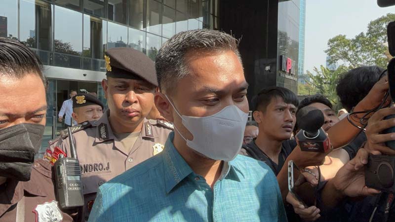 Suami penyanyi dangdut Zaskia Gotik disebut menikmati uang korupsi dari pembangunan Gereja Kingmi Mile 32.