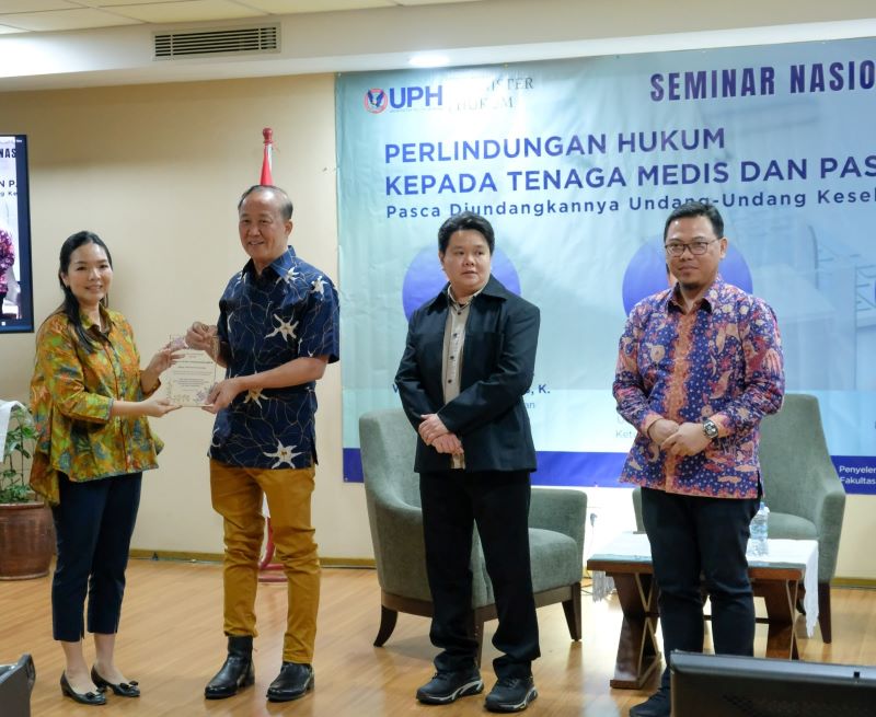 Seminar Nasional terkait UU Kesehatan di Magister Hukum UPH