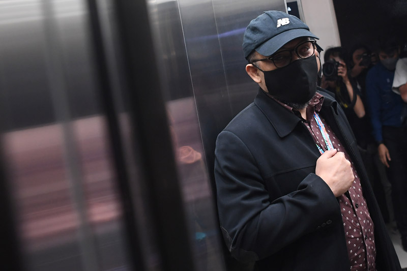 Novel menilai tindakan Firli Bahuri menandatangani surat penangkapan SYL tidak benar. 