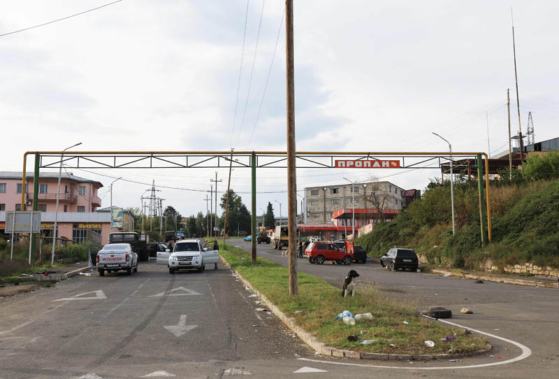 Pasukan Rusia dan Azerbaijan mendapatkan serangan dari penembak jitu di Nagorno-Karabakh.