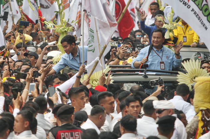 Prabowo Subianto (kanan) dan Gibran Rakabuming Raka