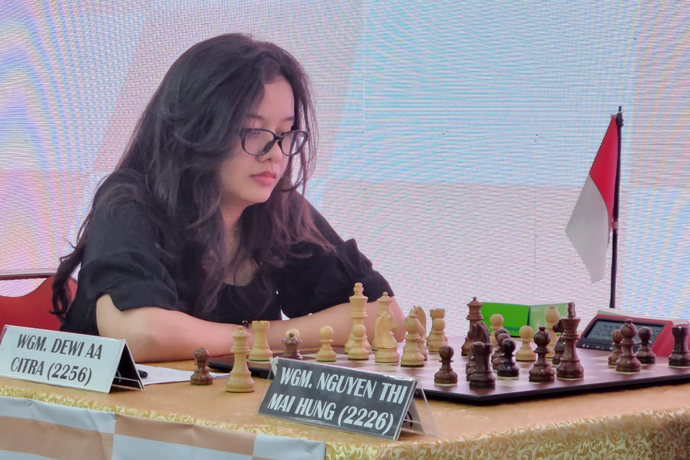 Dewi dan Mai Hung Ogah Kalah