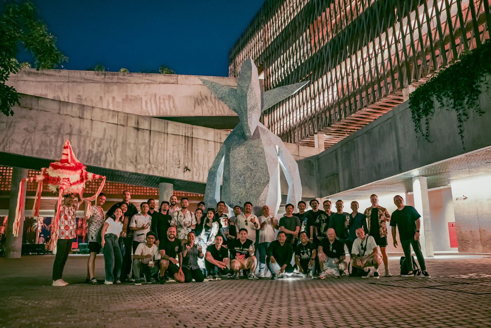 Sejumlah bartender lokal berfoto bersama Dre Masso