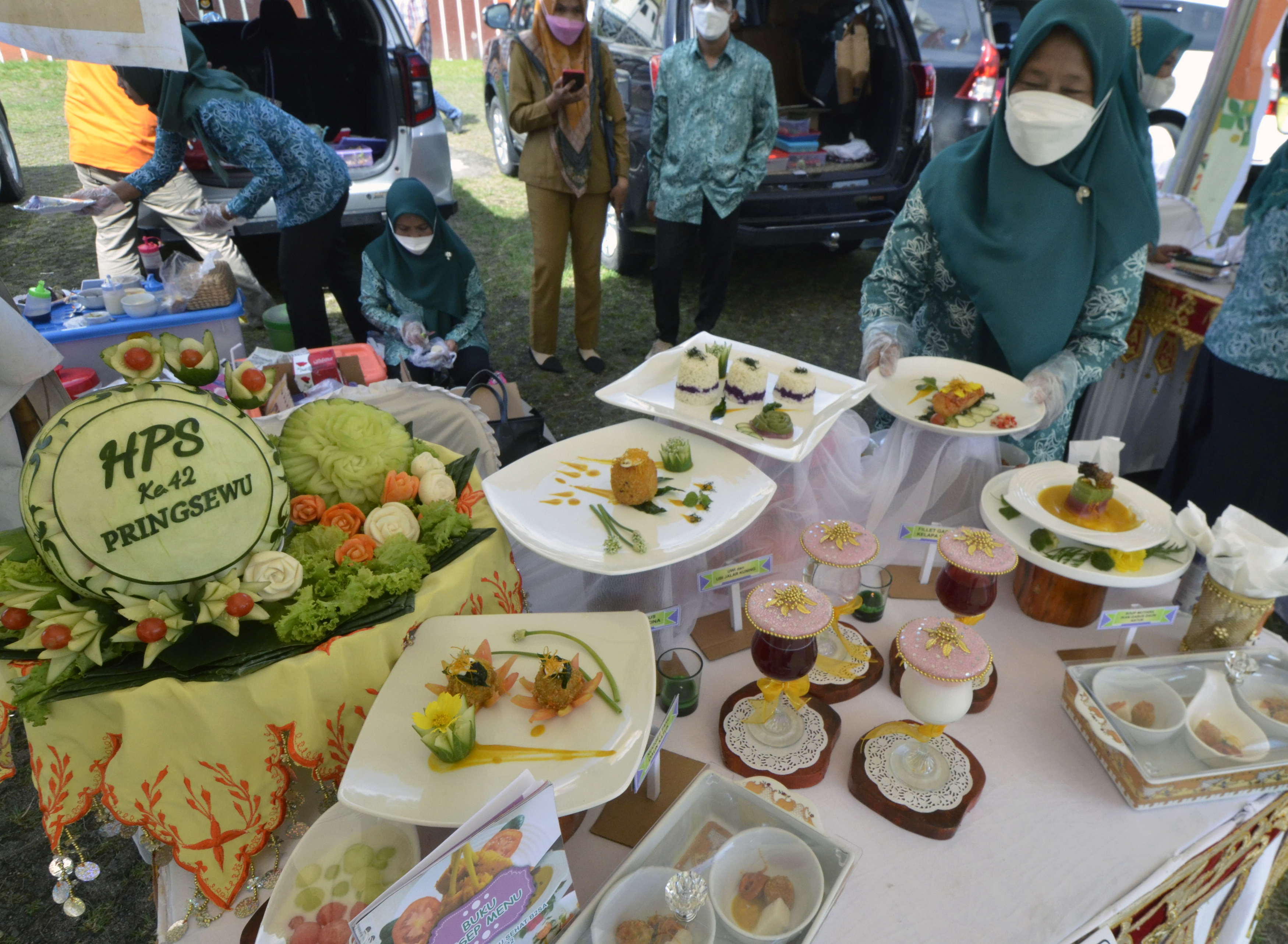 Peserta mengikuti Lomba Cipta Menu di Lapangan Korpri Kantor Pemprov Lampung, Lampung saat Hari Pangan Sedunia 2022.