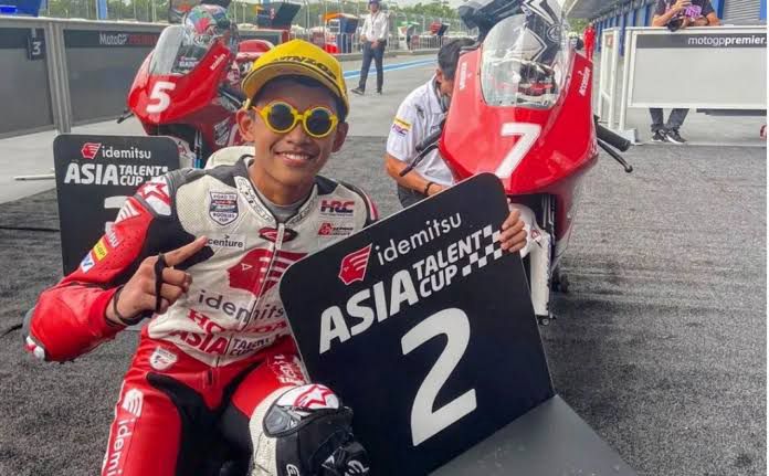 Veda Ega Pratama merajai Sirkuit Mandalika pada seri Asia Talent Cup (IATC) 2023. 
