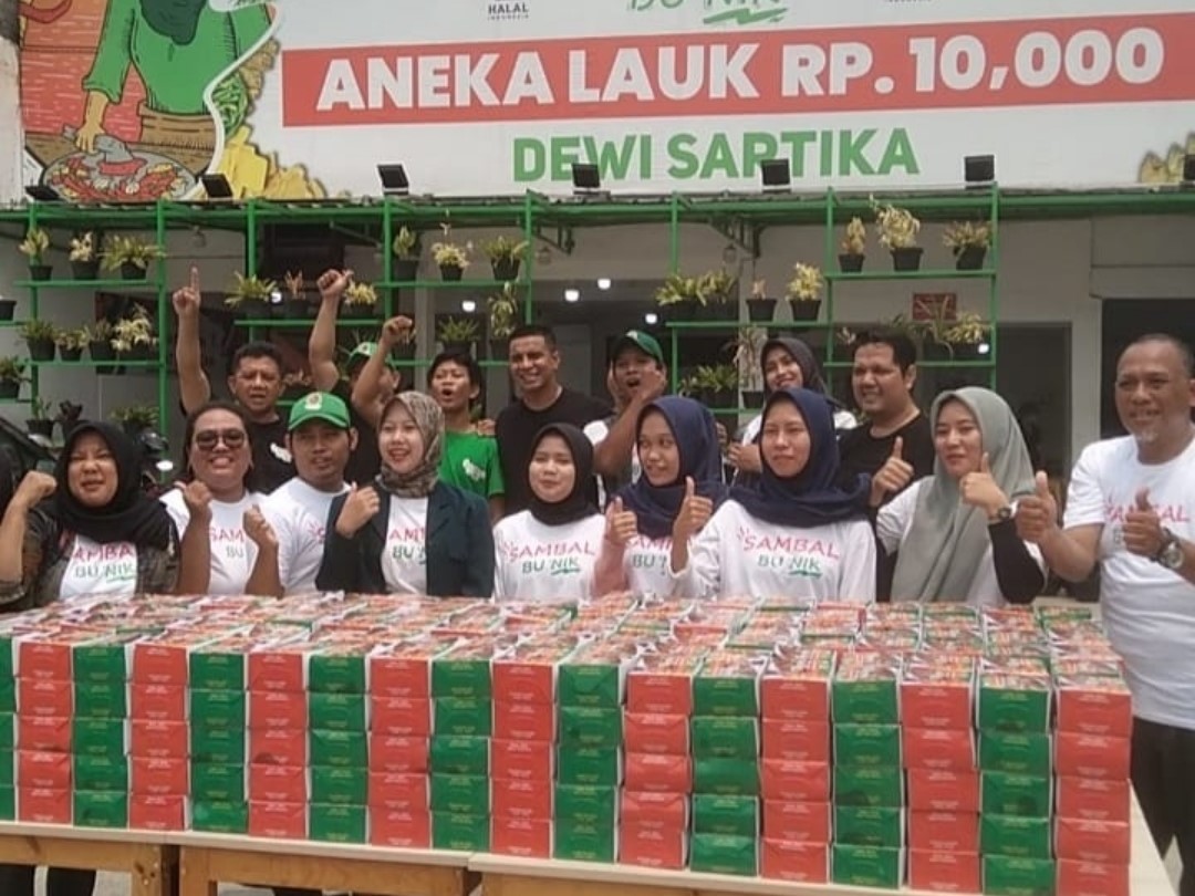 Warung Makan Sambal Bu Nik membuat gebrakan baru dengan merilis Program Gerakan Berbagi 10.000 Nasi Boks untuk Indonesia. 