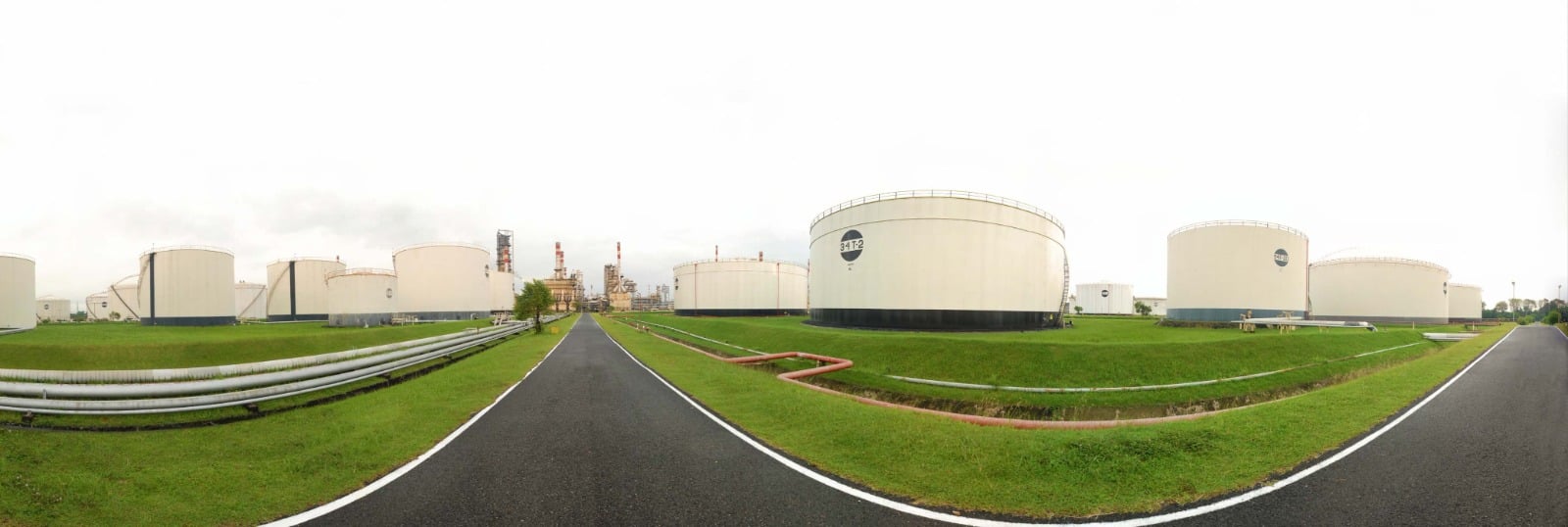 Green Refinery merupakan inisiatif strategis Pertamina dalam mencapai target bauran EBT. 