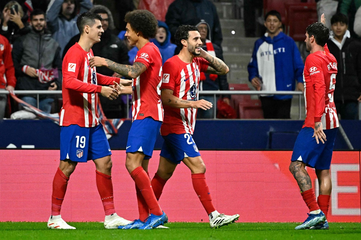 Para pemain Atletico Madrid melakukan selebrasi usai mencetak gol ke gawang Alaves di laga La Liga