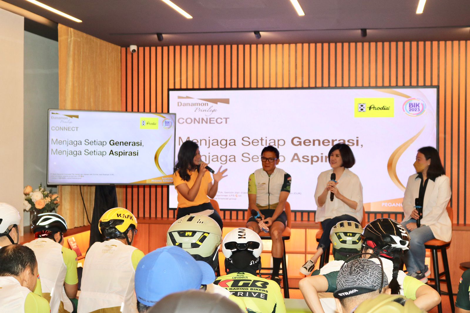 Acara Danamon Privilege Connect di Kantor Cabang Danamon Kelapa Gading I, Jakarta, pada Sabtu (14/3). 