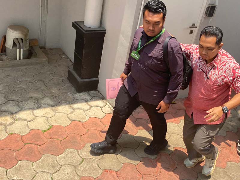 Penuhi Panggilan, Ajudan Firli Bahuri Datang Bawa Dokumen