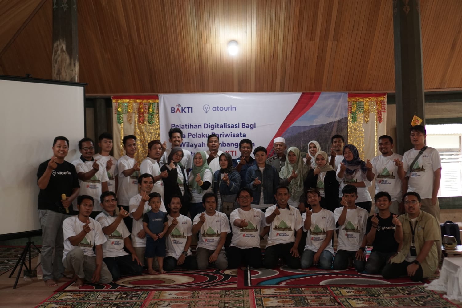 Peserta pelatihan terkait pariwisata yang digelar BAKTI Kominfo dan Atourin di Kabupaten Agam, Sumatra Barat