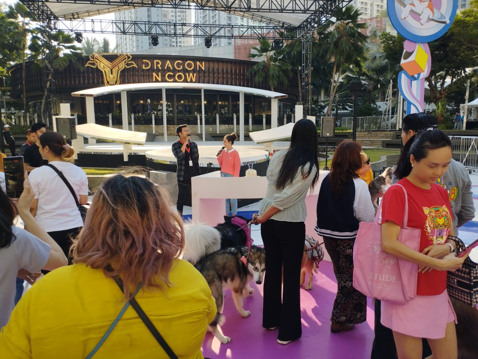  Dog Art Festival di Tribeca, Mal Central Park, Jakarta Barat.