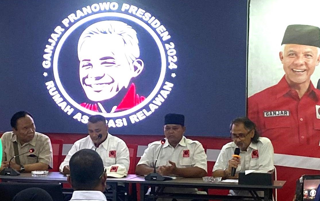 Projo sedang memberikan keterangan.
