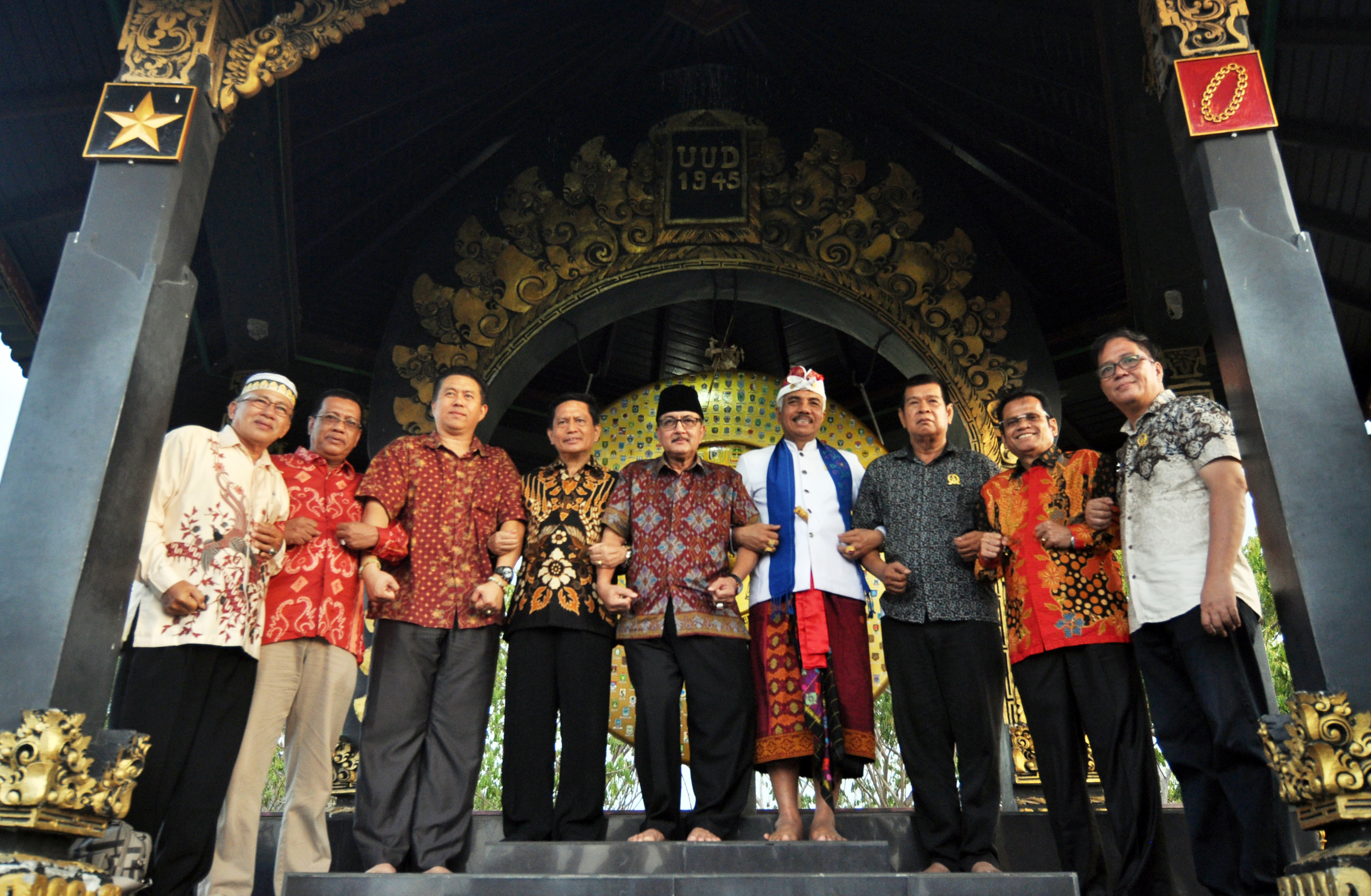 Ilustrasi tokoh lintas agama berikrar menjaga kerukunan dan perdamaian di Indonesia.