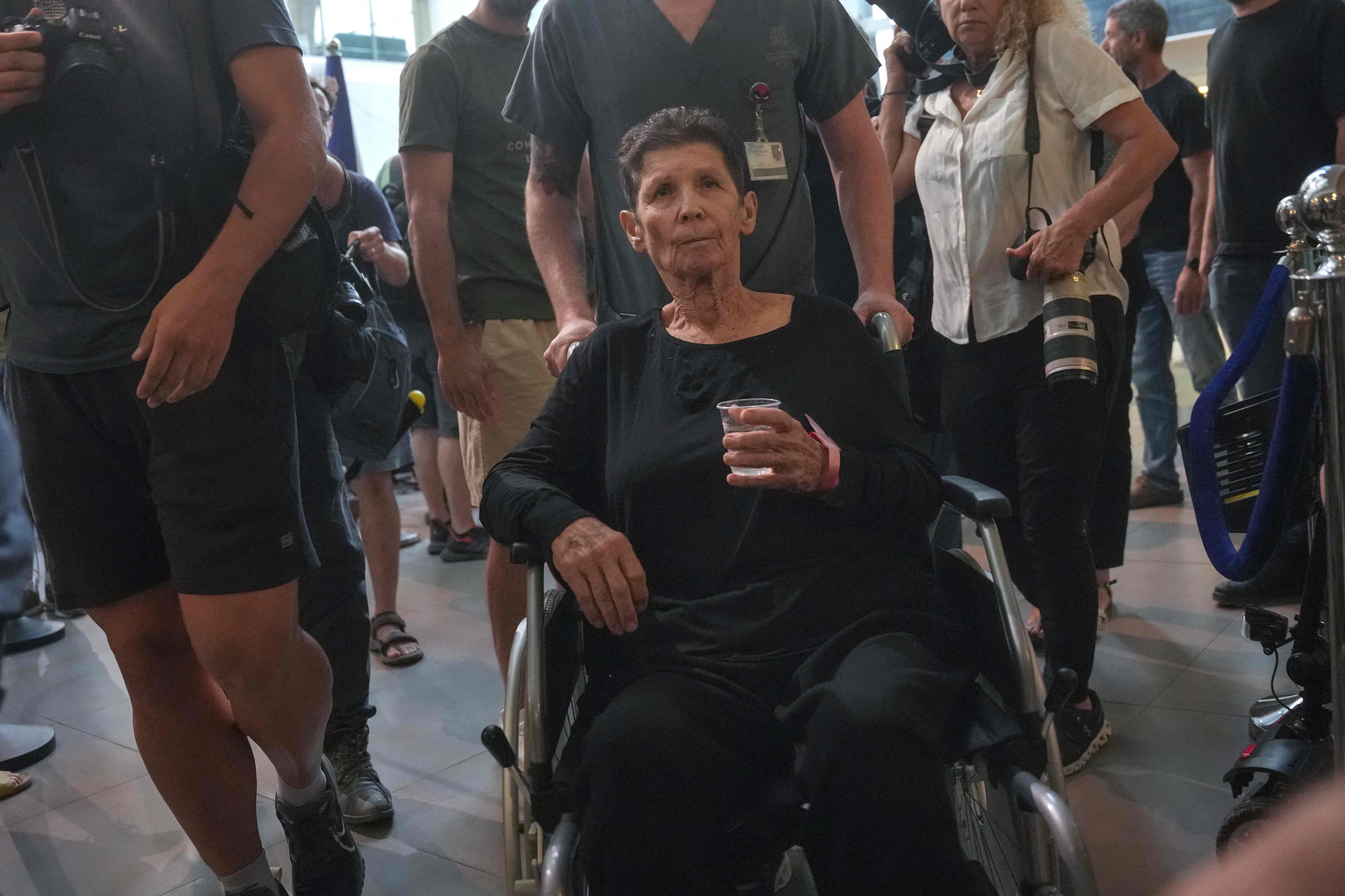 Yocheved Lifshitz sandra yang dibebaskan oleh Hamas