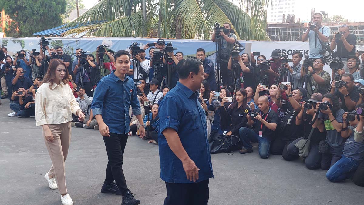 Paslon Prabowo dan Gibran tiba di RSPAD guna menjalankan tes kesehatan.