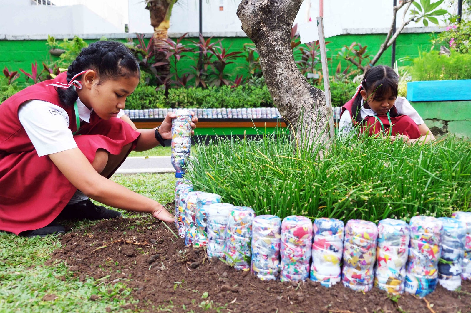 Proses pembelajaran yang memerdekakan, kreatif, inovatif, dan eksploratif sejalan dengan gagasan besar dari Ki Hajar Dewantara.