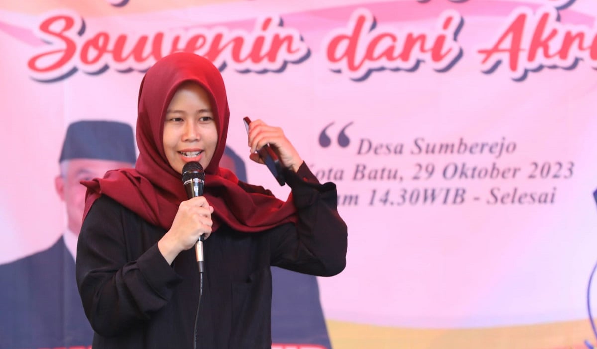 Dorong Perempuan Berkreativitas, Relawan Gelar Pelatihan Kreasi Souvenir dari Akrilik