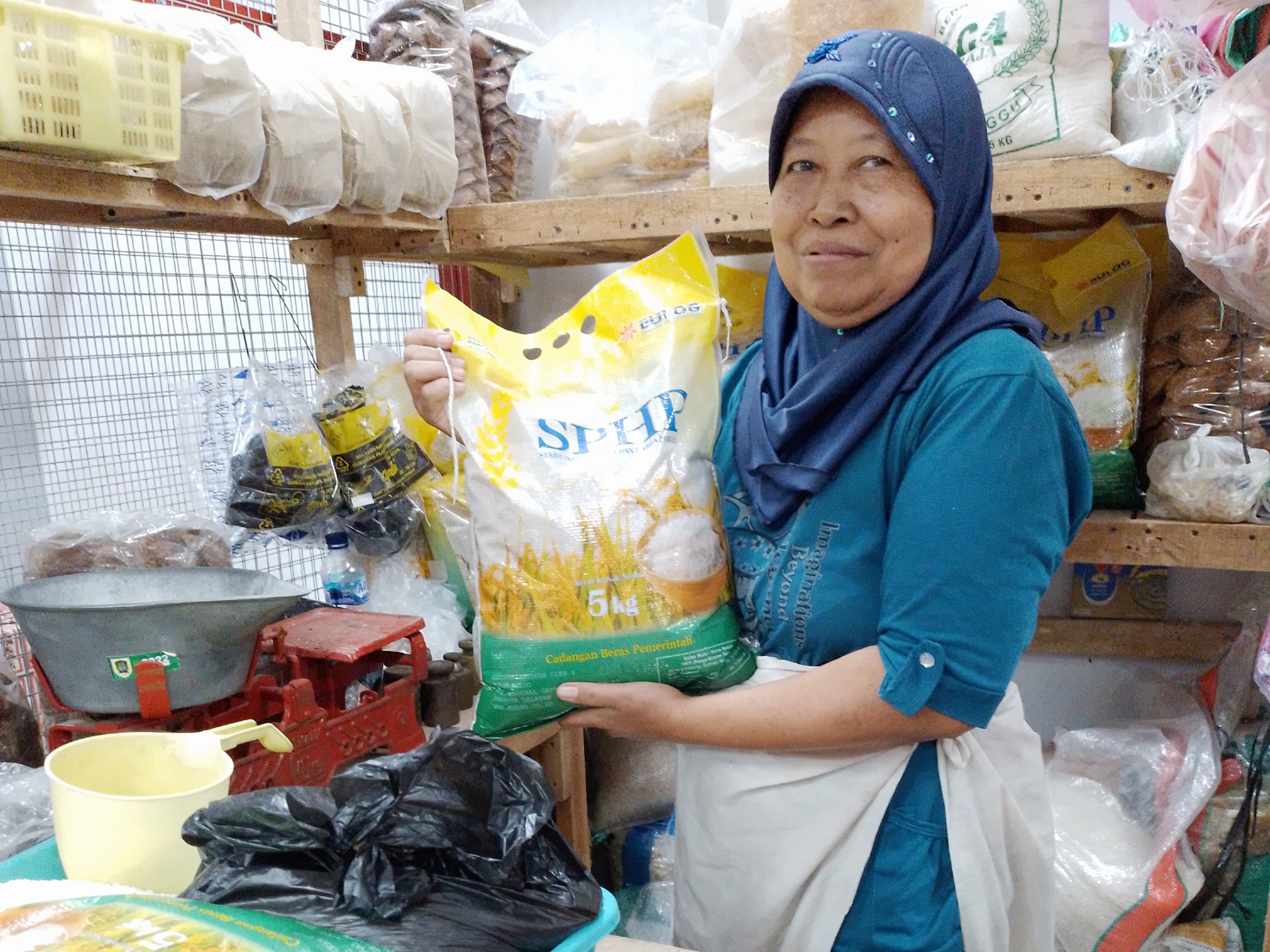 Harga Beras Tinggi, Pedagang Pasar Gedhe Klaten Keluhkan Pembeli Sepi