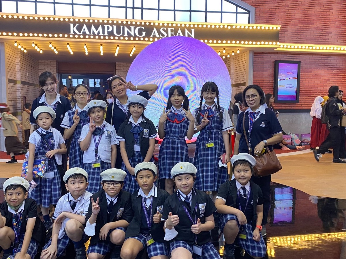 Siswa Saint Monica Jakarta School Preschool & Primary antusias memulai perjalanan eksplorasi budaya dan inspirasi seni di JCC.