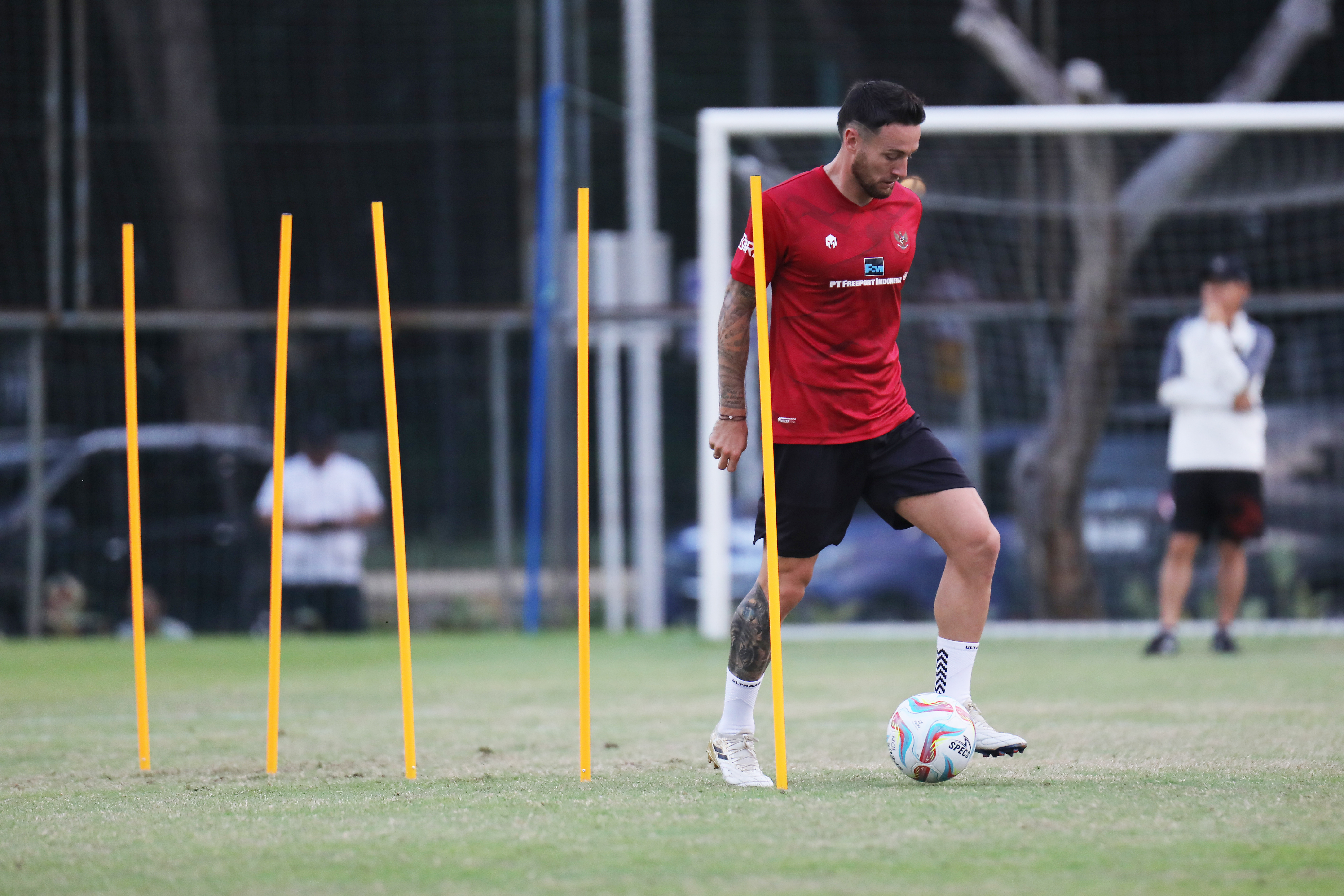 Pemain Timnas Indonesia memandu latihan laga melaan Timnas Brunei, Senin (9/10).
