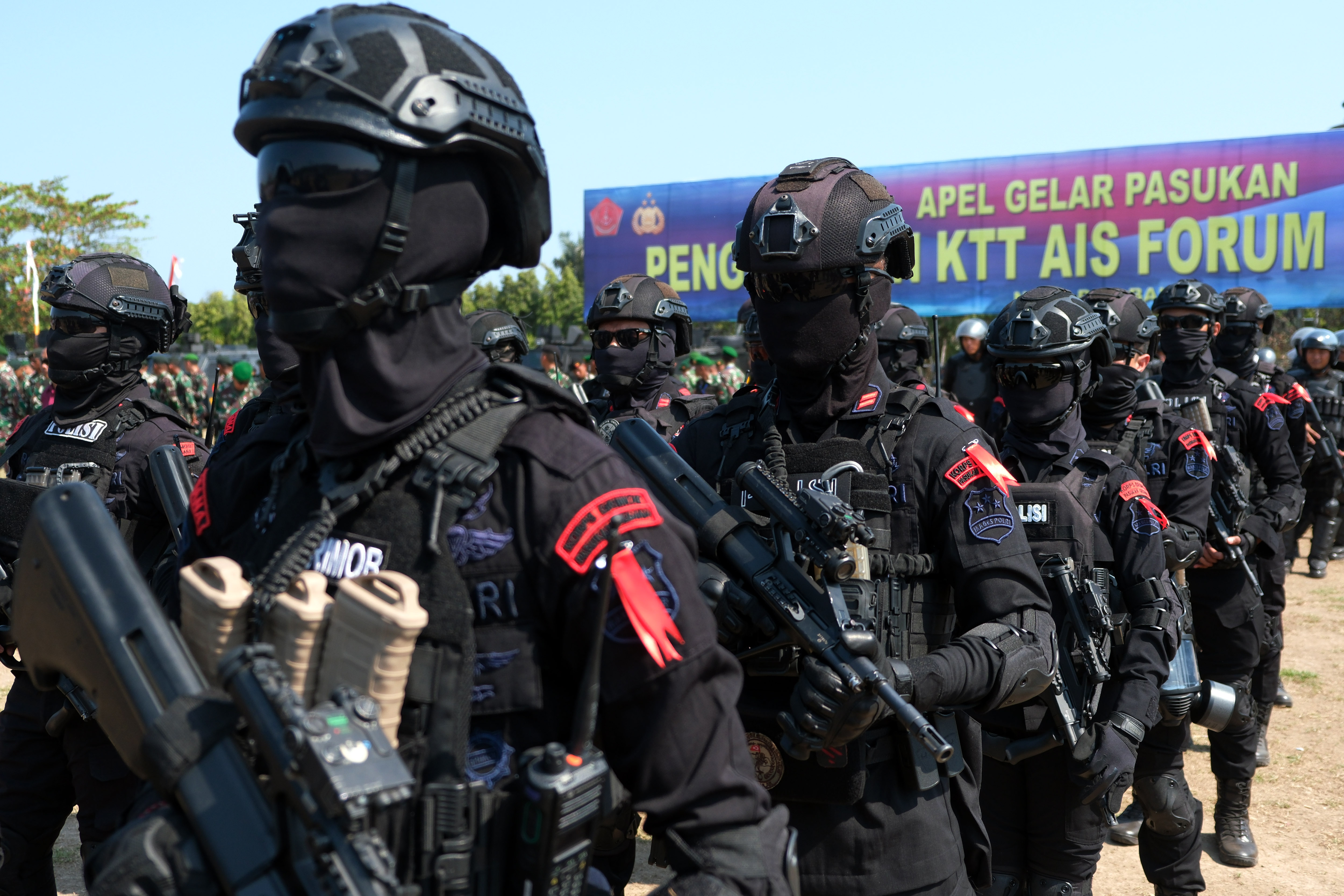  Pasukan Brimob Polri mengikuti Apel Gelar Pasukan Pengamanan KTT AIS Forum 2023 di Denpasar, Bali, Sabtu (7/10).
