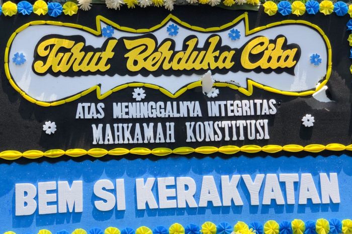 Karangan bunga keprihatinan dari BEM SI Kerakyatan 