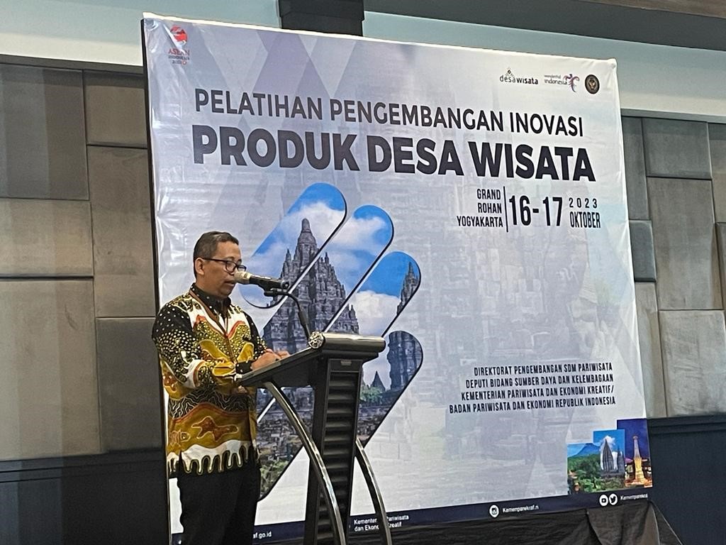 Pelatihan pengembangan inovasi produk Desa Wisata yang sekaligus uji coba aplikadi S-TUJU