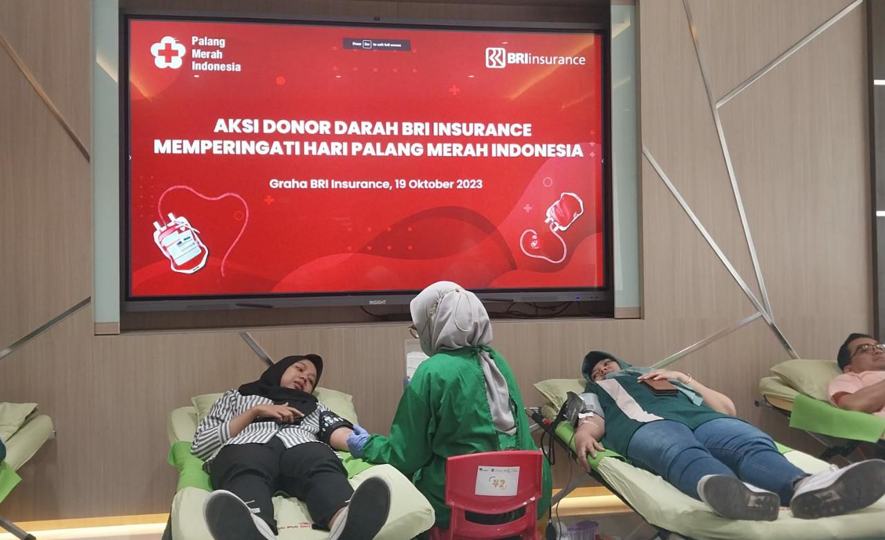 BRI Insurance Lakukan Aksi Donor Darah pada Hari PMI
