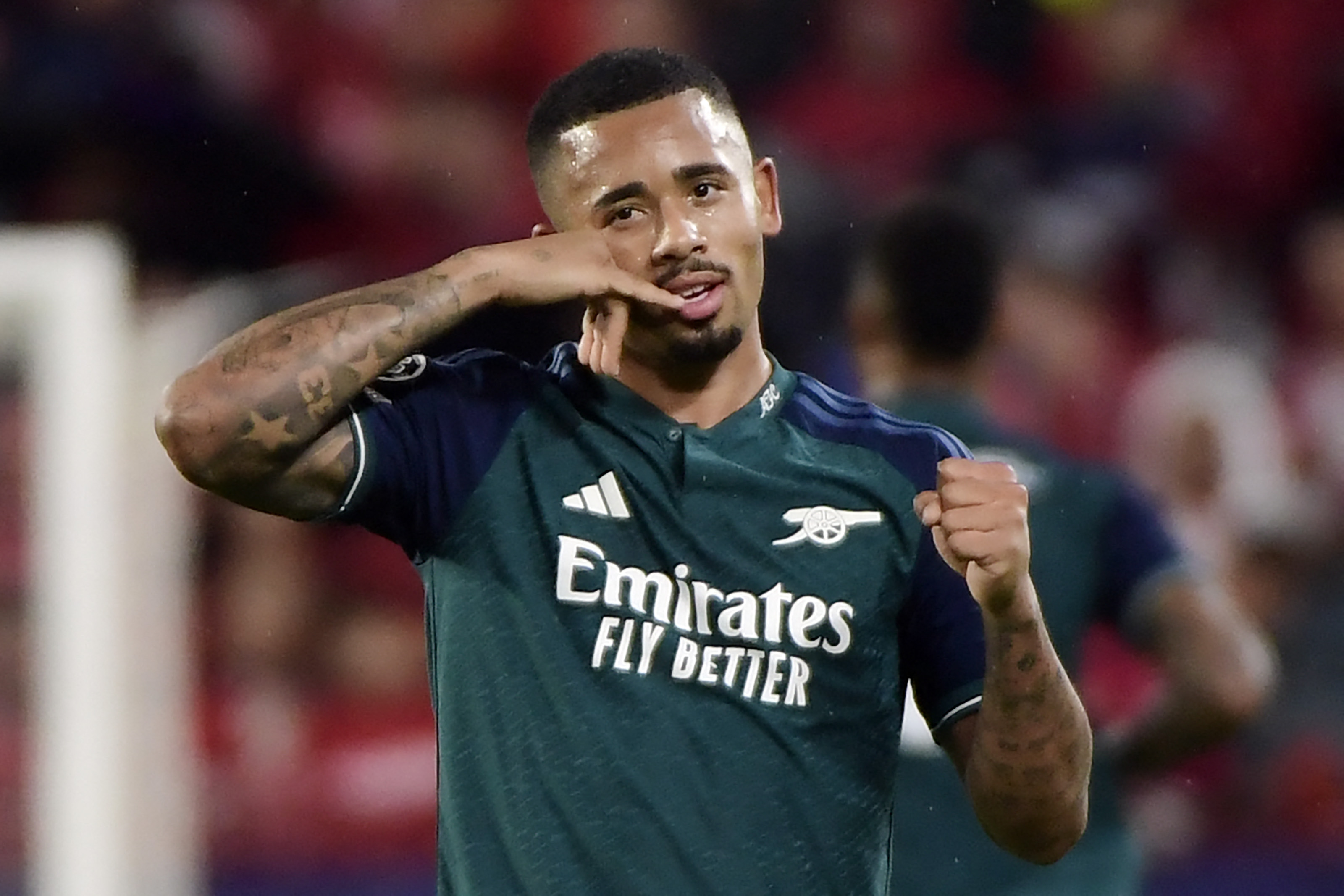 Penyerang Arsenal Gabriel Jesus melakukan selebrasi usai mencetak gol ke gawang Sevilla di laga Liga Champions.