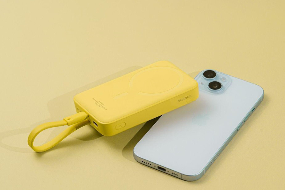 Power bank wireless dari Baseus.