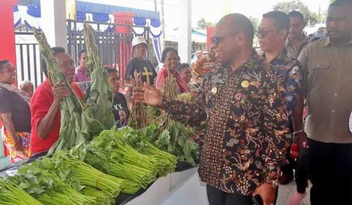 Peninjauan di Pasar Mama-mama Papua yang baru diresmikan.