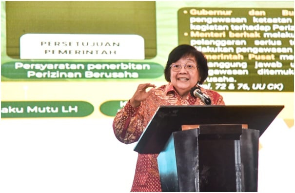 Menteri LHK Siti Nurbaya memberi sambutan pada Rapat Kerja Nasional AMDAL di Jakarta, Rabu (22/11).