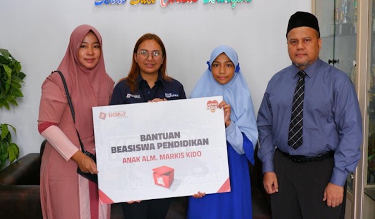 Dukung Pendidikan, SiCepat Ekspres Berikan Beasiswa untuk Anak Mantan Atlet Badminton