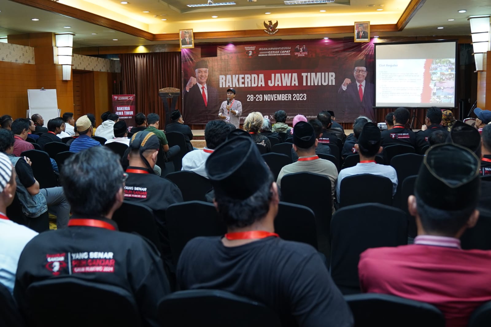 Relawan Sahabat Ganjar-Mahfud (SAGAMA) se-Jawa Timur menggelar Rakerda di Hotel Bisanta Bidakara, Surabaya, Jawa Timur, Selasa (28/11).