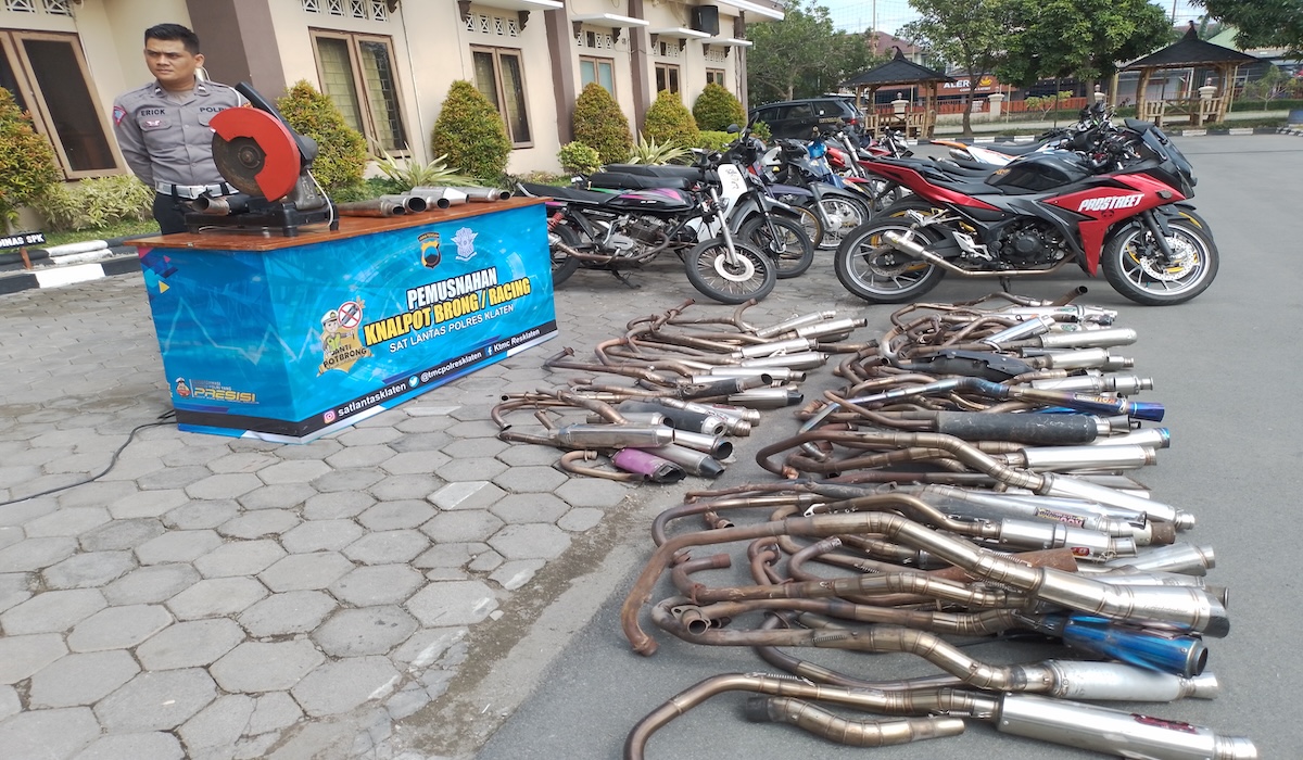 Polres Klaten melakukan penindakan terhadap sepeda motor dengan knalpot tidak standar