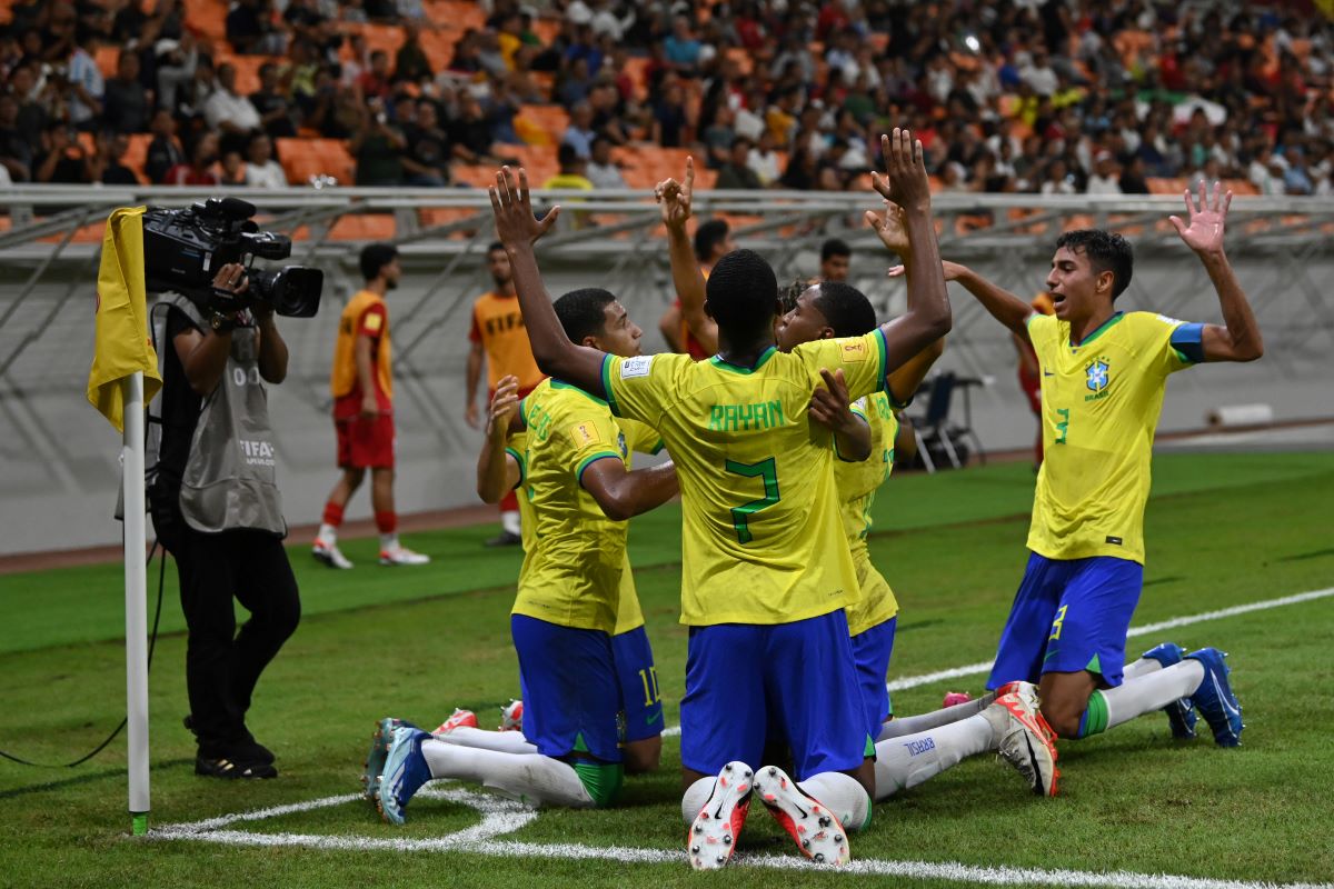 Para pemain Timnas U-17 Brasil berselebrasi di JIS.