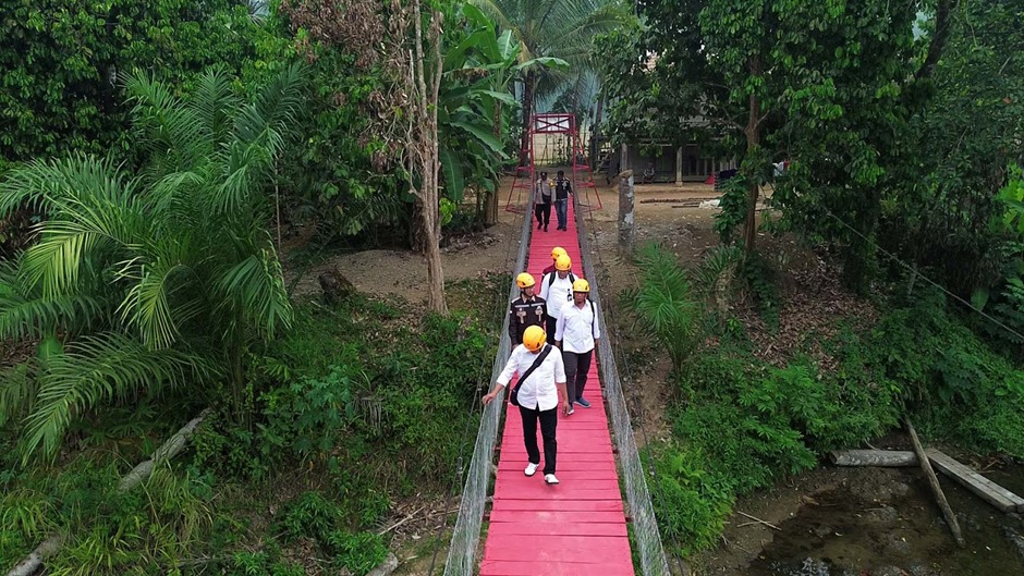 Jembatan yang dibangun di Batu Tulis, Kabupaten Musi Rawas Utara, Sumatera Selatan)