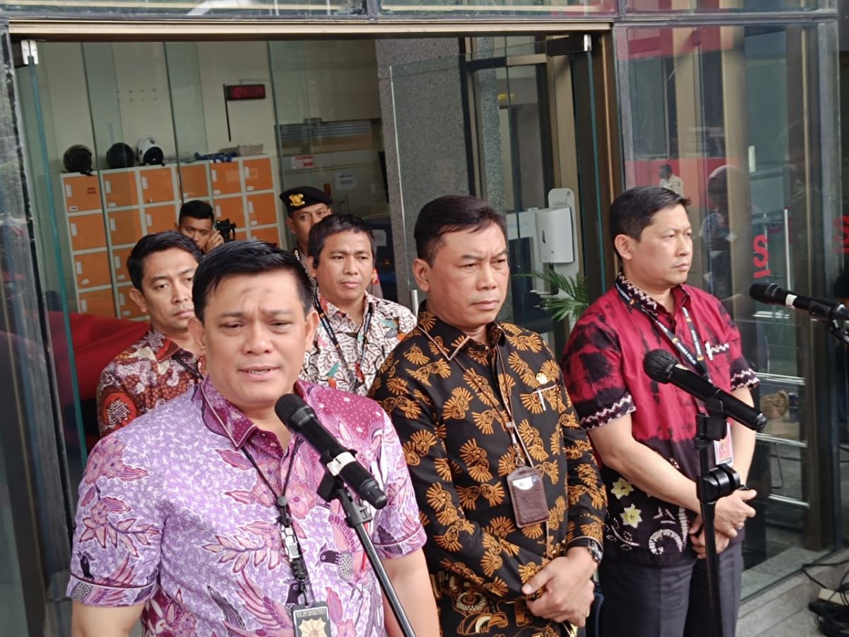 Polda Metro Jaya mengklaim masih mengumpulkan barang bukti pemerasan SYL, termasuk menyita LHKPN Firli Bahuri.