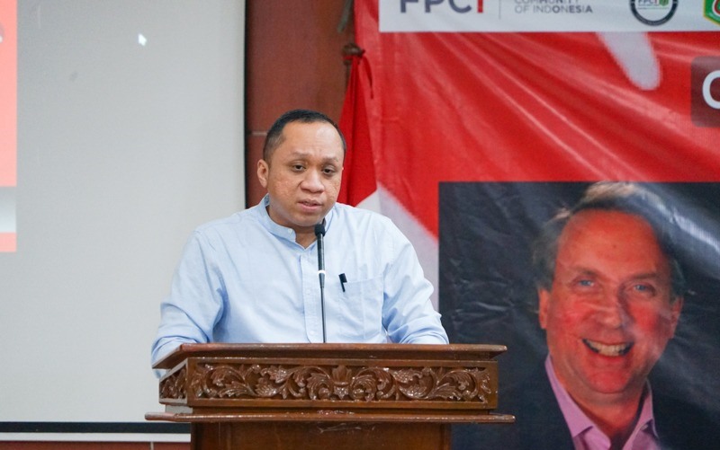 Ketua Program Studi Hubungan Internasional Unas Harry Darmawan S Hum MSi memberikan sambutan dalam acara public lecture, di Unas, Jakarta.