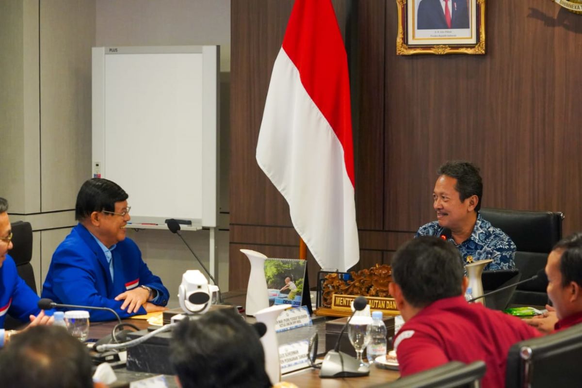 Pimpinan HNSI melakukan audiensi dengan Menteri Kelautan dan Perikanan.