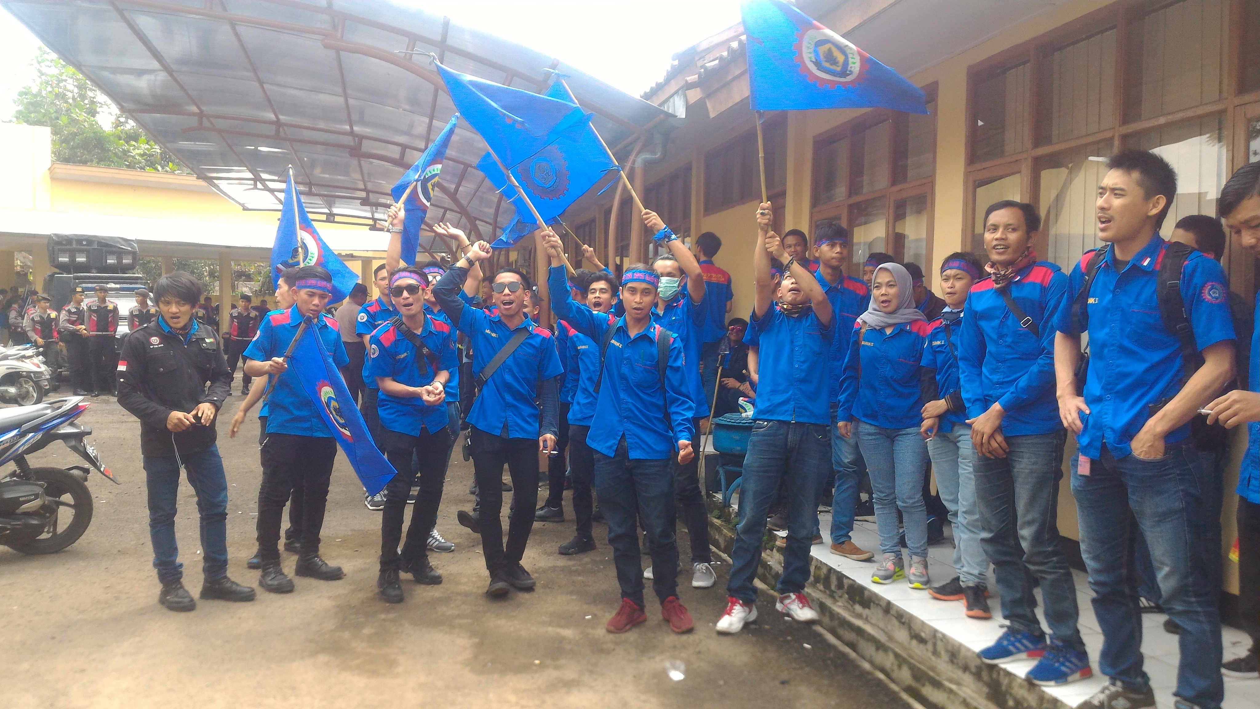 Aksi buruh di Sukabumi