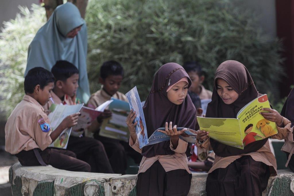 Pada 2023, empat anak PTPN yang akan melebur pada sub holding Palm Co melaksanakan 348 program bidang pendidikan untuk memerangi kebodohan.