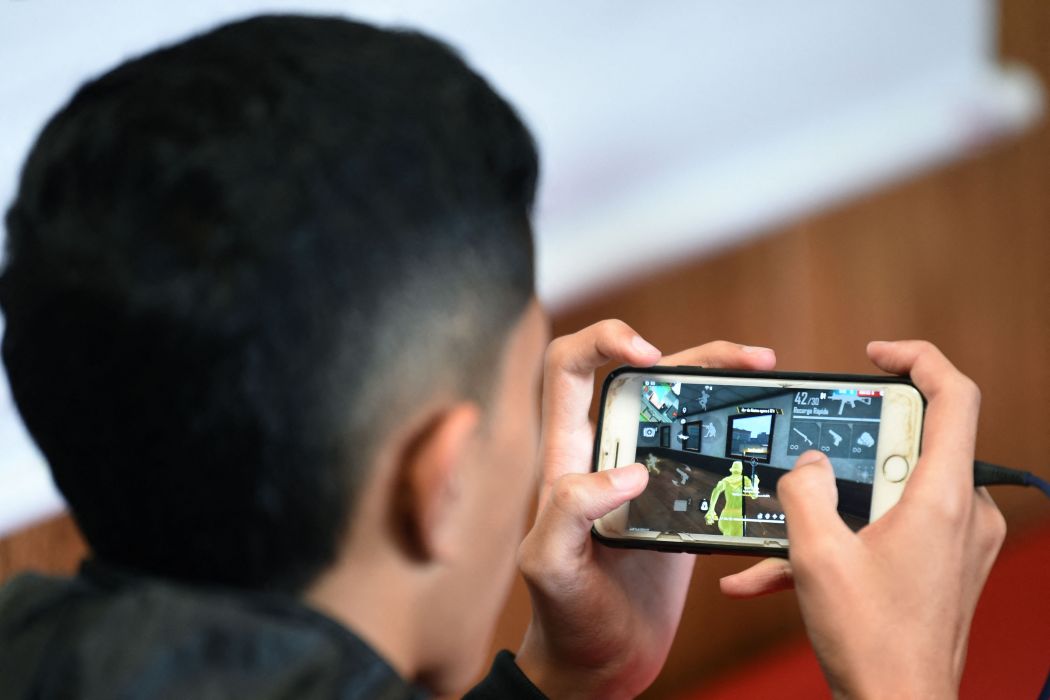 Ilustrasi bermain game online